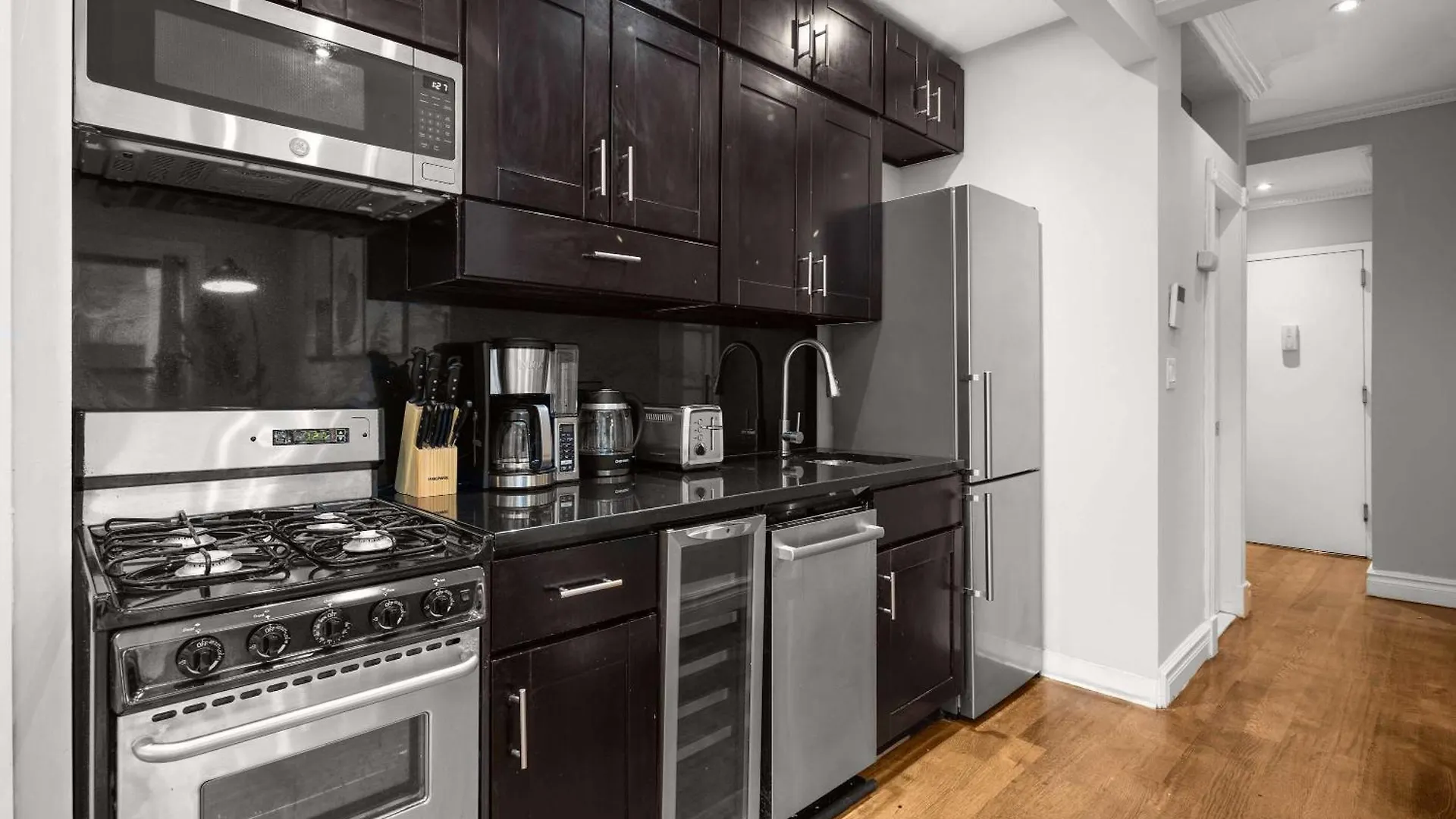 Sleek Lower East Side Retreat New York 0*,